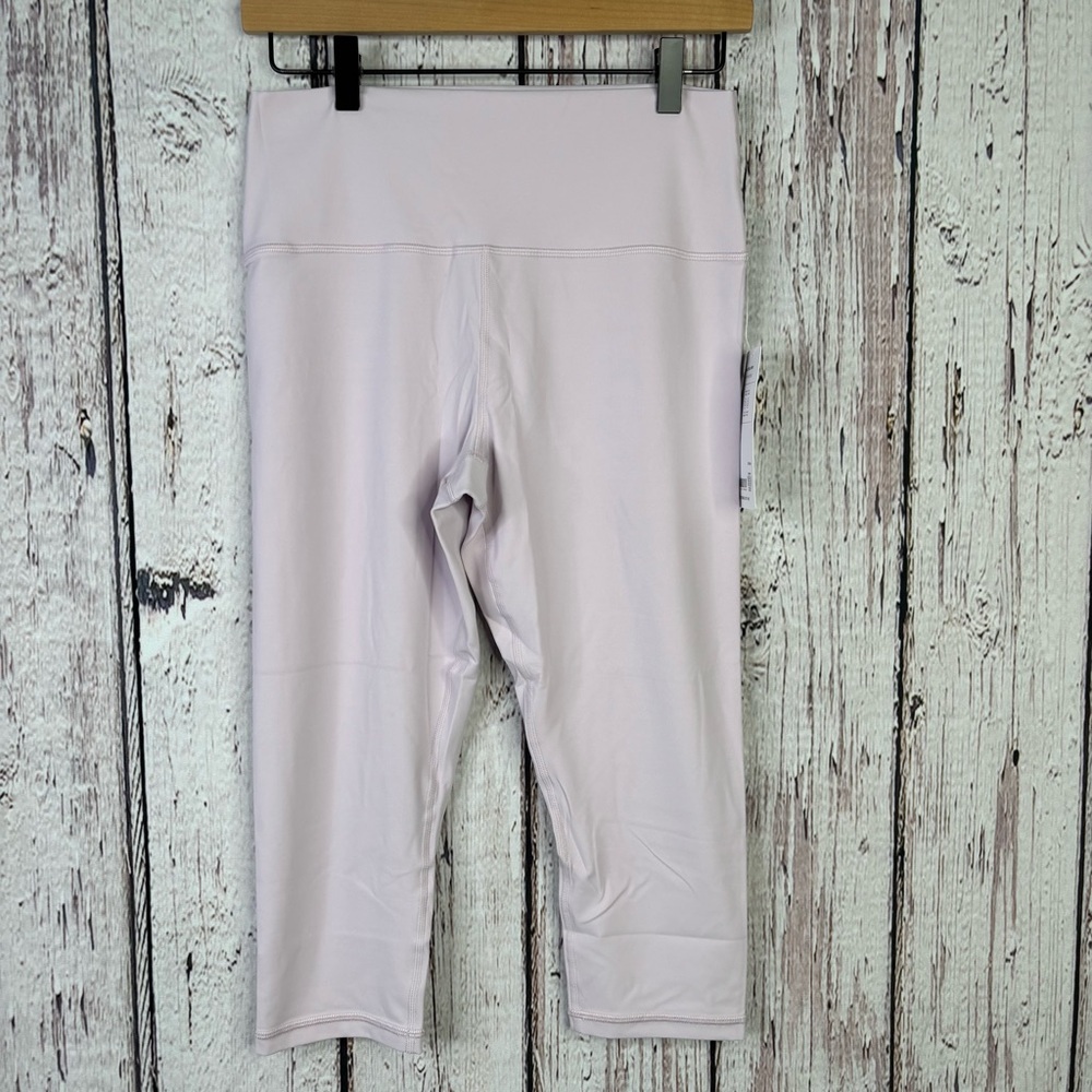 🏷️NWT Athleta Transcend High Rise Capri Size Large Lilac Sky Purple Brand New!‎